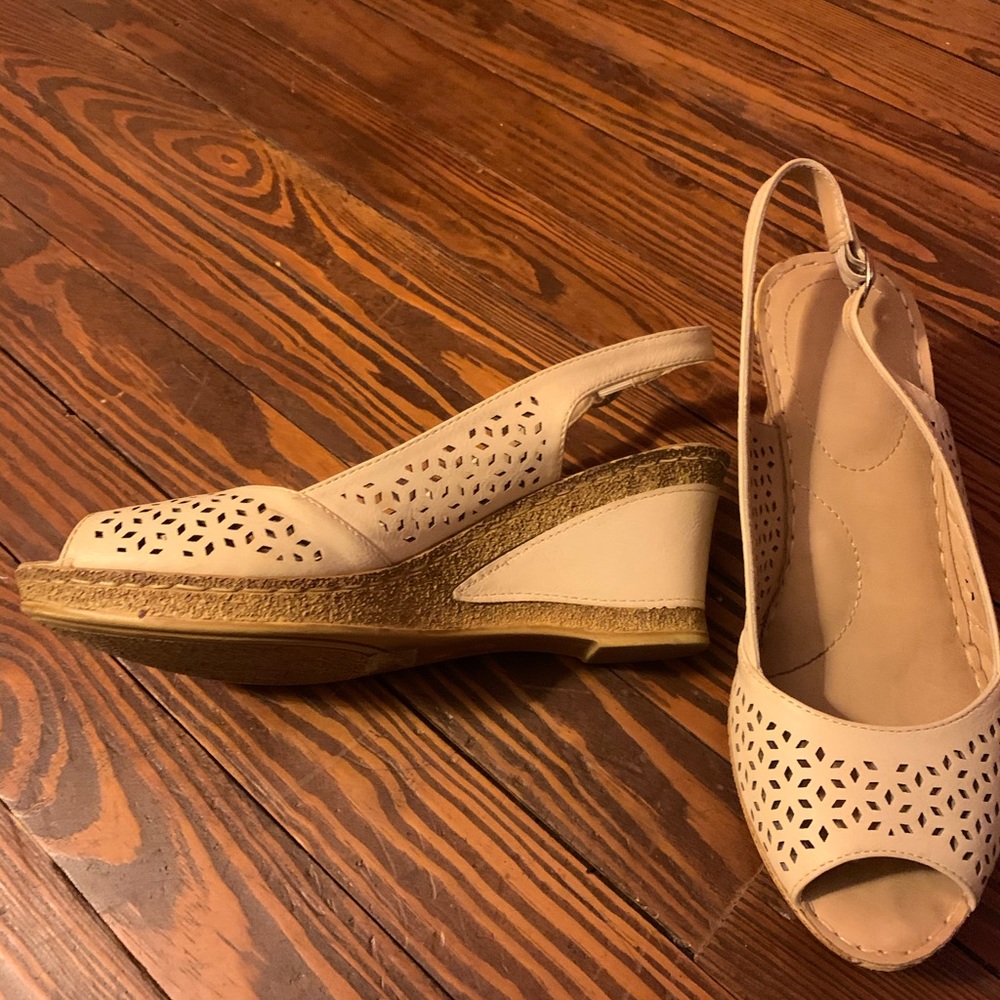 Peep toe pump - Picture 2 of 2